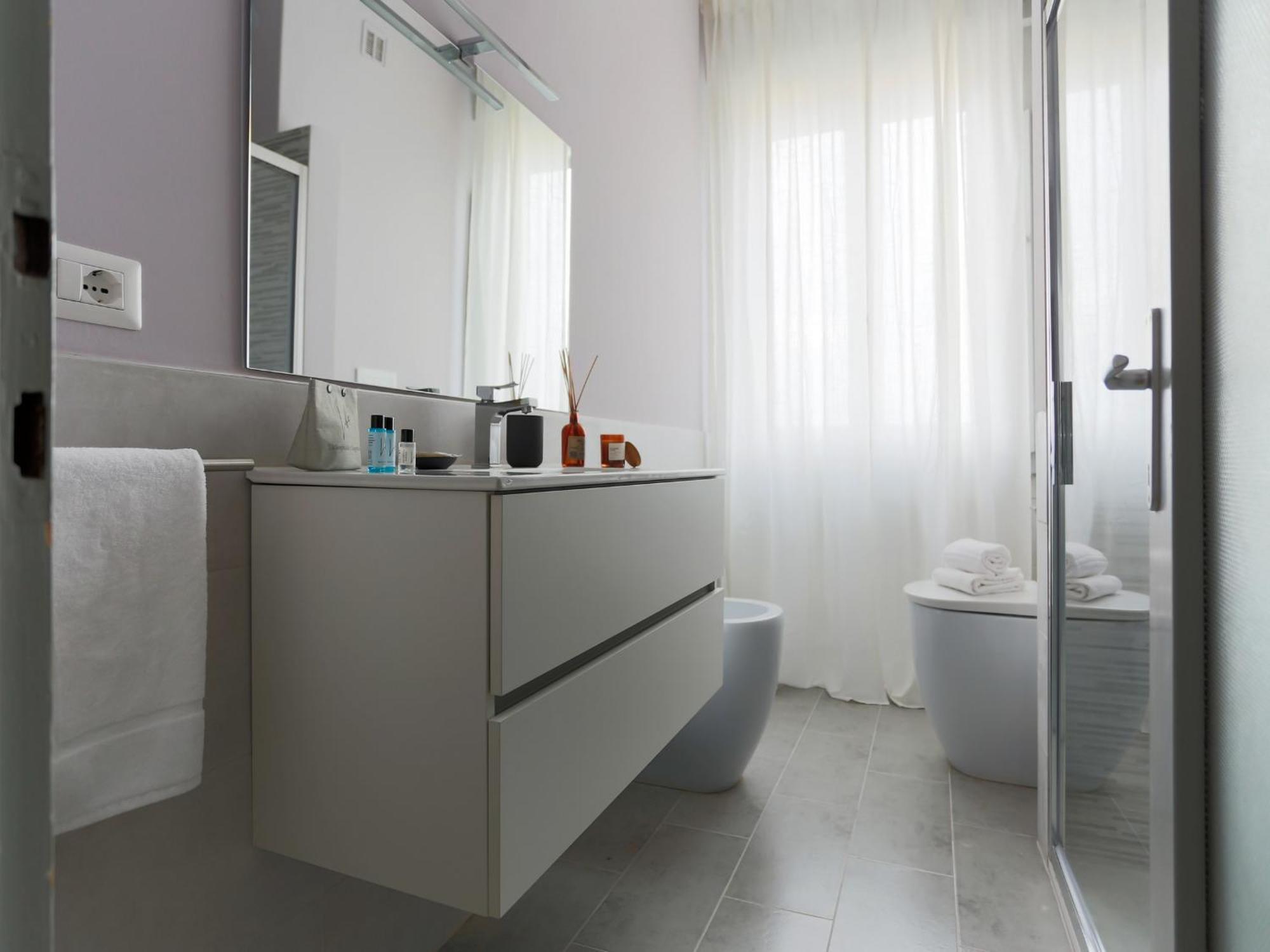 The Best Rent - Spacious One-Bedroom Apartment In Moscova District Milán Exterior foto